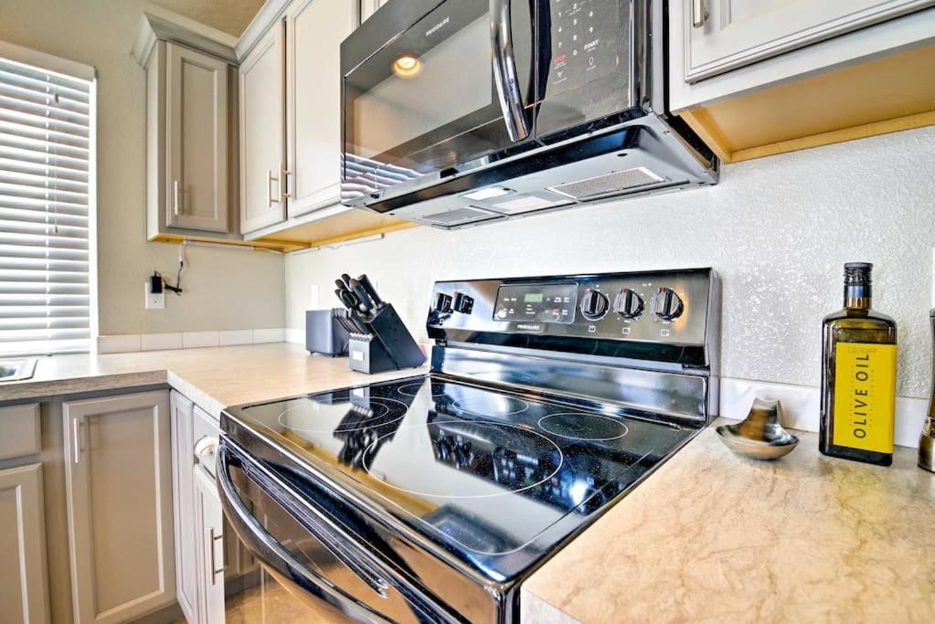 Family Friendly Playroom Garage Caldwell Exterior foto
