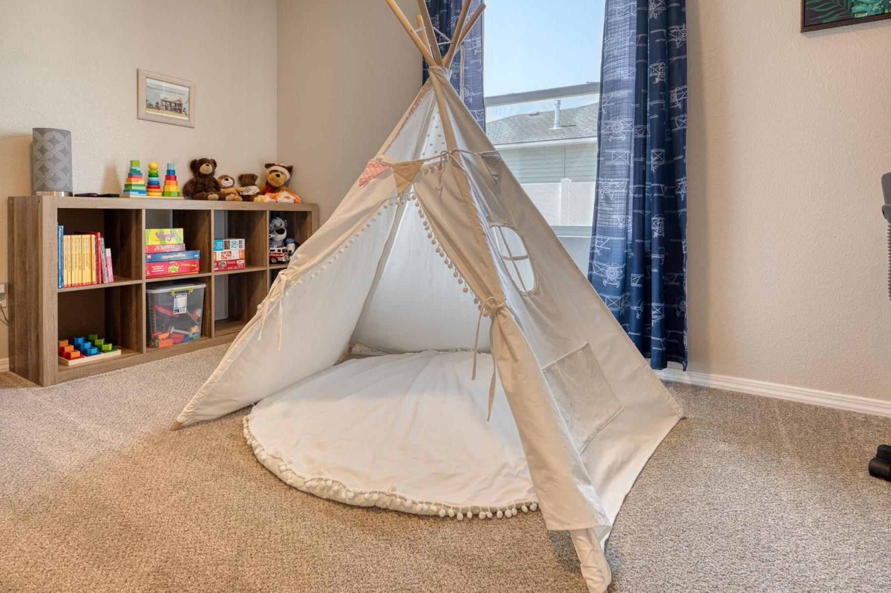 Family Friendly Playroom Garage Caldwell Exterior foto